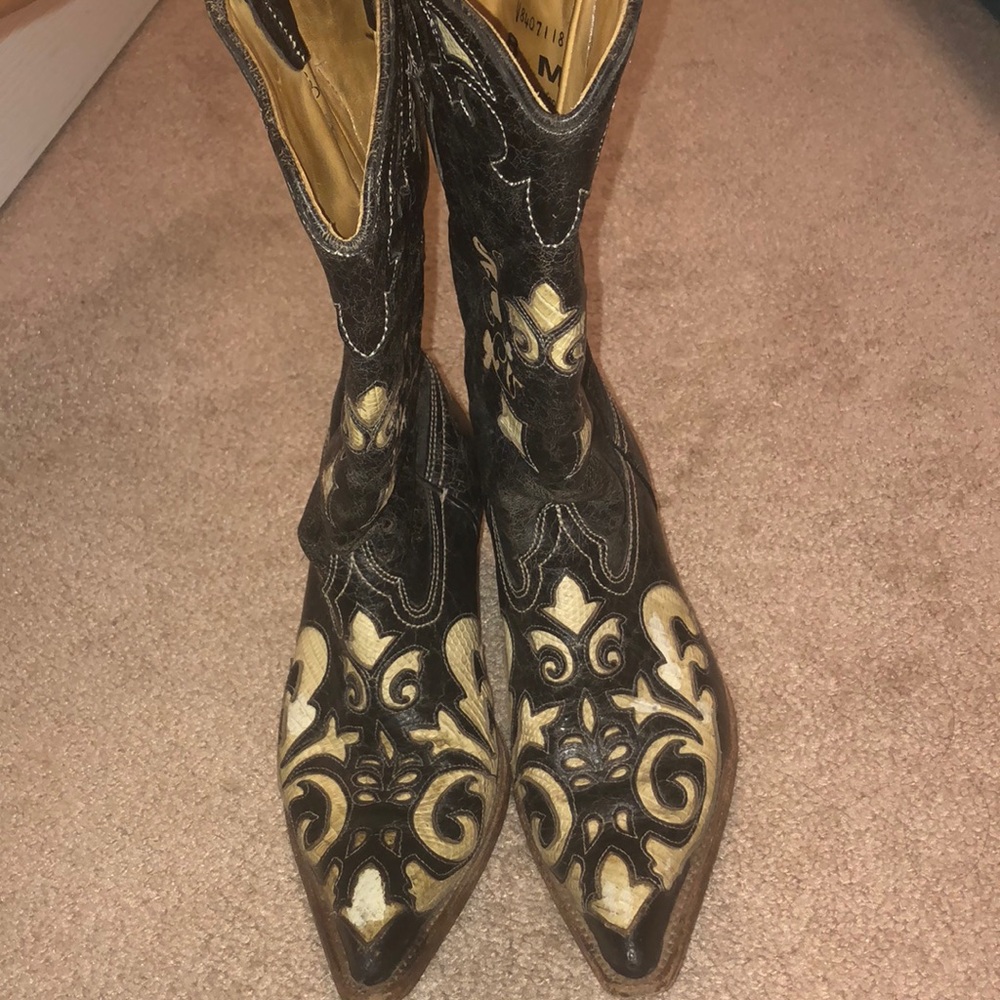 Black & White Corral boots size 8